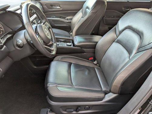 2023 Nissan Pathfinder SL 4WD