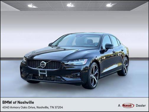 Onyx Black Metallic 2024 Volvo S60 B5 Plus Dark Theme