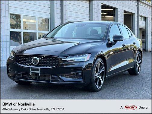 Onyx Black Metallic 2024 Volvo S60 B5 Plus Dark Theme