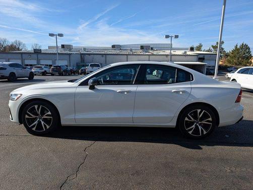 2024 Volvo S60 B5 Core Dark Theme