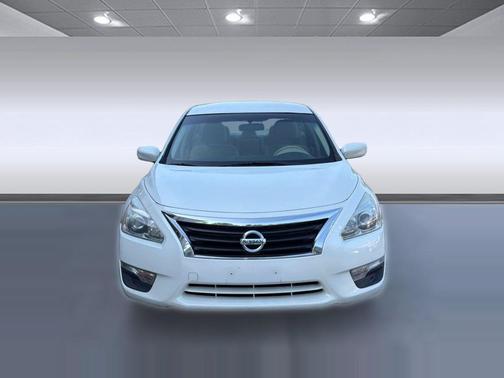 Pearl White 2014 Nissan Altima 2.5 S