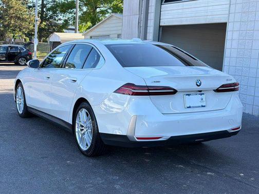 White 2025 BMW 540 xDrive