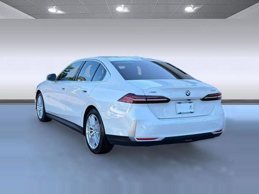 White 2025 BMW 540 xDrive