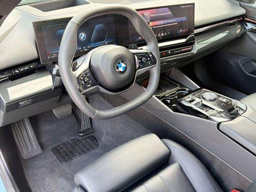 Cape York Green Metallic 2025 BMW 530 530i