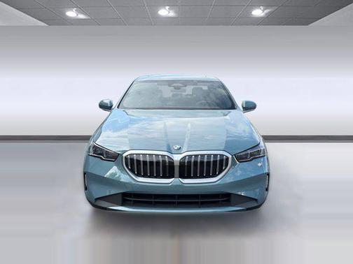 Cape York Green Metallic 2025 BMW 530 530i