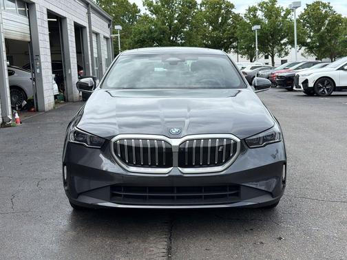 Gray 2024 BMW i5 eDrive40