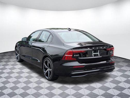 2024 Volvo S60 B5 Plus Dark Theme