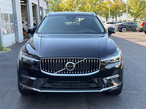 Onyx Black Metallic 2023 Volvo XC60 B5 Ultimate Bright Theme