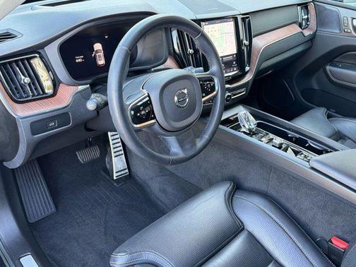 Onyx Black Metallic 2023 Volvo XC60 B5 Ultimate Bright Theme