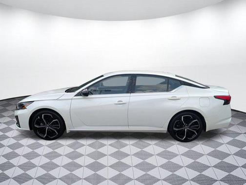 2023 Nissan Altima SR FWD