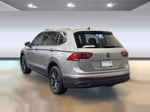 Pyrite Silver Metallic 2024 Volkswagen Tiguan 2.0T SE