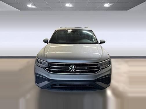 Pyrite Silver Metallic 2024 Volkswagen Tiguan 2.0T SE