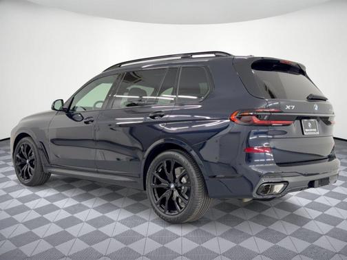 Carbon Black Metallic 2025 BMW X7 xDrive40i