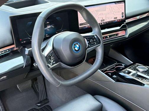Black 2024 BMW i5 eDrive40
