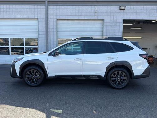Crystal White Pearl 2024 Subaru Outback Onyx Edition XT