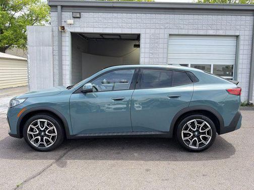 Cape York Green Metallic 2025 BMW X2 xDrive28i