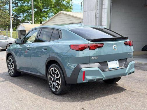 Cape York Green Metallic 2025 BMW X2 xDrive28i