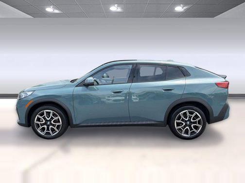 Cape York Green Metallic 2025 BMW X2 xDrive28i
