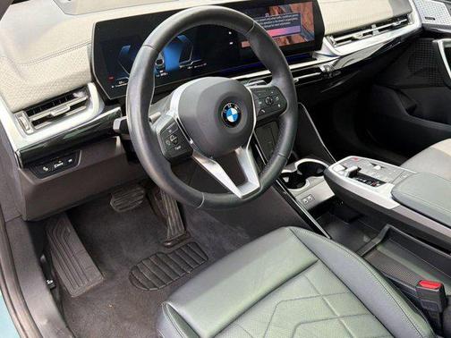 Cape York Green Metallic 2025 BMW X2 xDrive28i