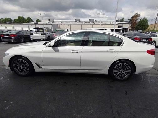 Photo 5 of 36 of 2019 BMW 530 i