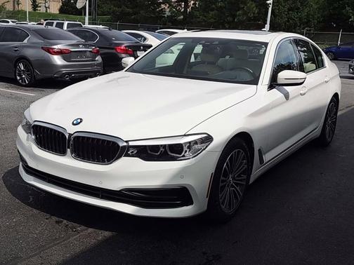 Photo 4 of 36 of 2019 BMW 530 i