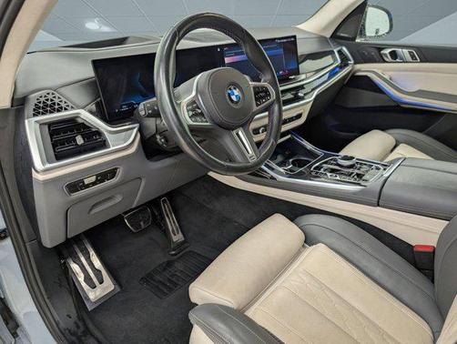 2023 BMW X7 M60i