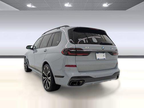 2023 BMW X7 M60i