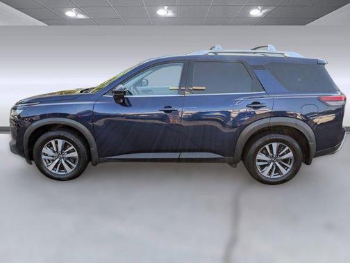 2022 Nissan Pathfinder SL 2WD