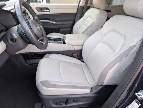 2022 Nissan Pathfinder SL 2WD