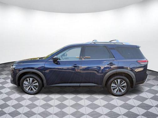 2022 Nissan Pathfinder SL 2WD