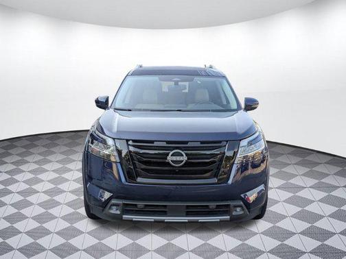 2022 Nissan Pathfinder SL 2WD