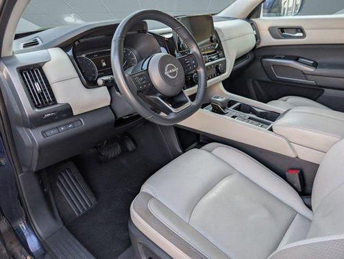 2022 Nissan Pathfinder SL 2WD