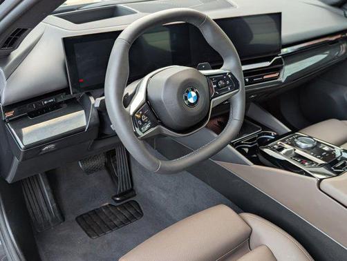 2025 BMW 530 530i
