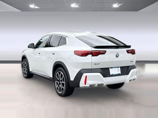 White 2025 BMW X2 xDrive28i