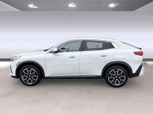 White 2025 BMW X2 xDrive28i