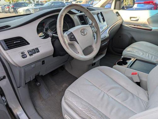 2011 Toyota Sienna XLE