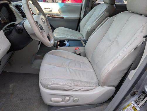 2011 Toyota Sienna XLE