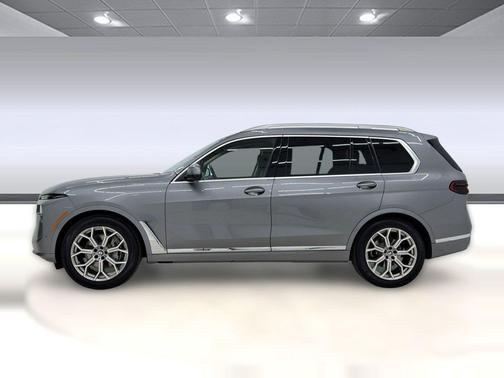 Gray 2025 BMW X7 xDrive40i