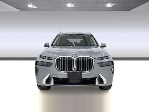 Gray 2025 BMW X7 xDrive40i