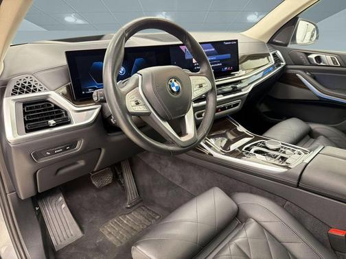 Gray 2025 BMW X7 xDrive40i