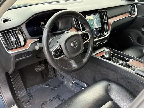 Denim Blue Metallic 2024 Volvo S60 B5 Plus Dark Theme