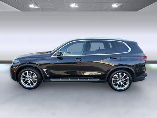 Black 2024 BMW X5 sDrive40i