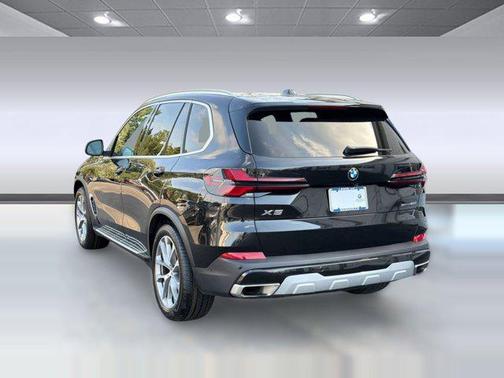 Black 2024 BMW X5 sDrive40i