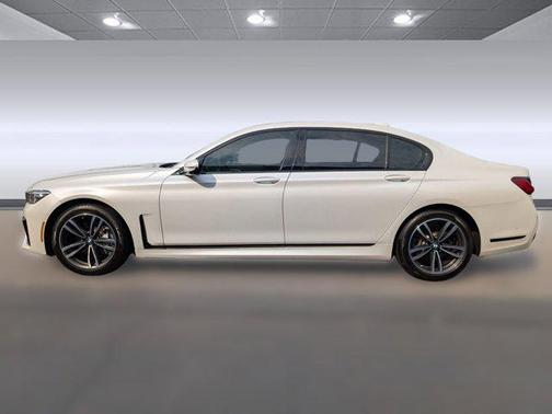2022 BMW 740 i xDrive
