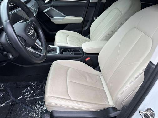 Glacier White Metallic 2024 Audi Q3 Premium 45 TFSI S line quattro Tiptronic