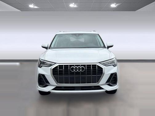 Glacier White Metallic 2024 Audi Q3 Premium 45 TFSI S line quattro Tiptronic