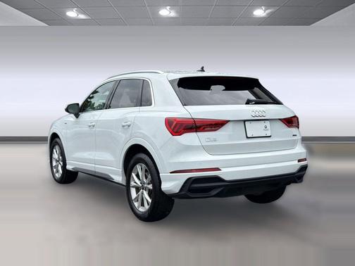 Glacier White Metallic 2024 Audi Q3 Premium 45 TFSI S line quattro Tiptronic