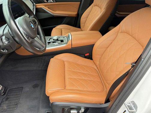 Mineral White Metallic 2024 BMW X5 xDrive40i