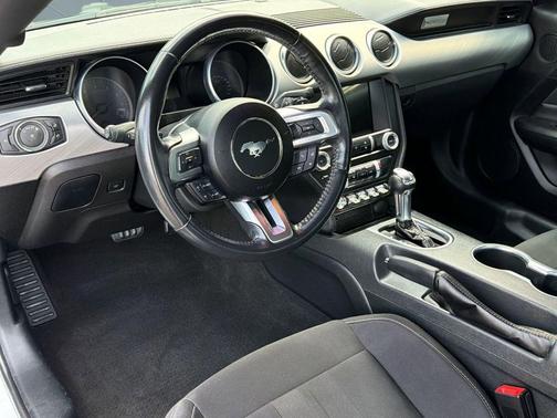 Oxford White 2023 Ford Mustang GT
