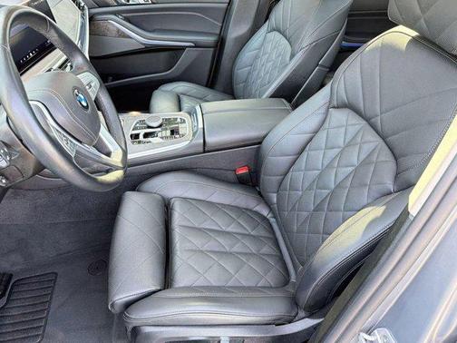 Gray 2025 BMW X7 xDrive40i